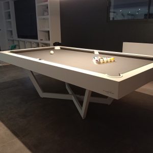 Mod&egrave;le Prisme 2m40. Pi&eacute;tement et cadre de bandes blanc